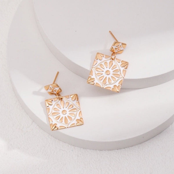 E01089 White Drip Glaze Square Earrings