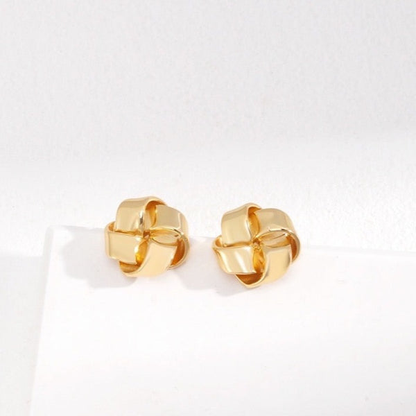 Chic Simplicity: 925 Silver Earrings with 18K Gold Plating